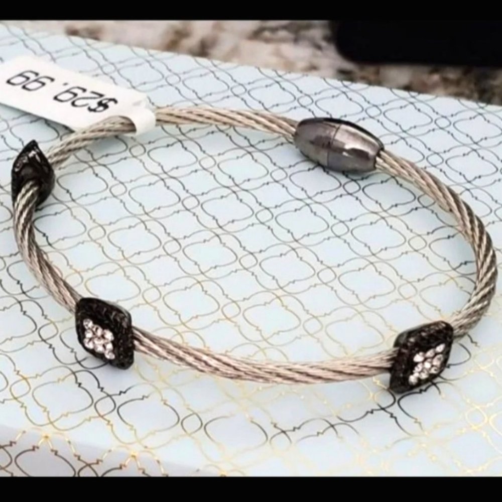 Womens Magnetic Closure Cable Bracelet